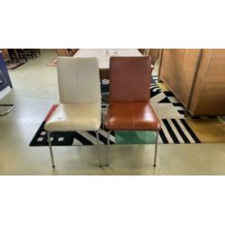Bert Plantagie: twee eetkamerstoelen, leder