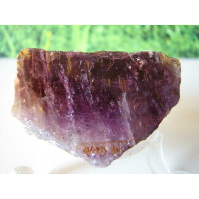 Stukje Amethyst met Goetiet Naaltjes.59