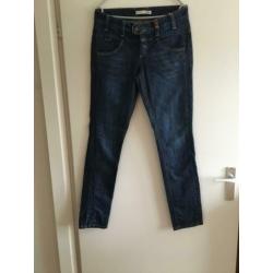 Gave jeans Object