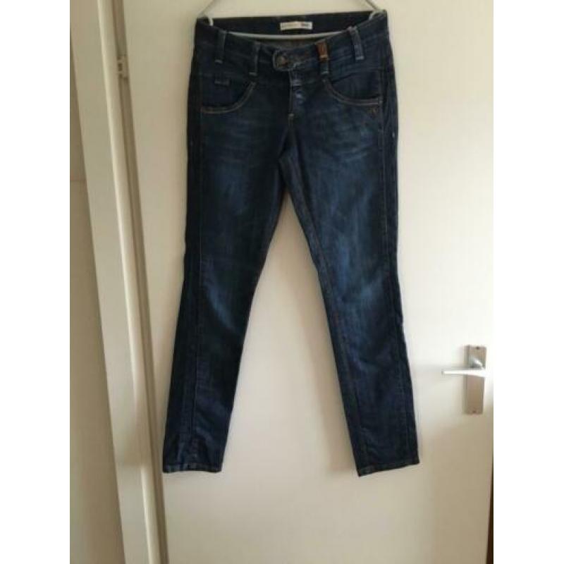 Gave jeans Object
