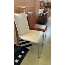 Bert Plantagie: twee eetkamerstoelen, leder