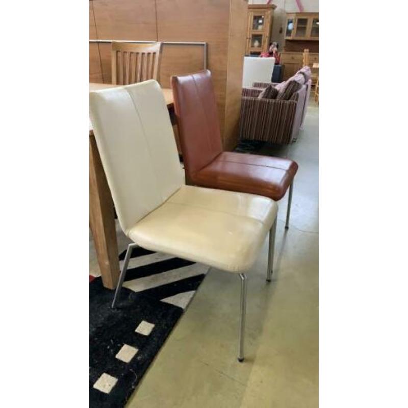 Bert Plantagie: twee eetkamerstoelen, leder