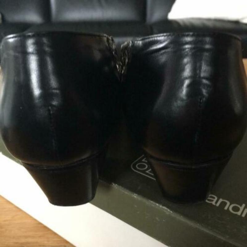 Vintage Alexandria pumps mt.42 gedeeltelijk opengewerkt leer