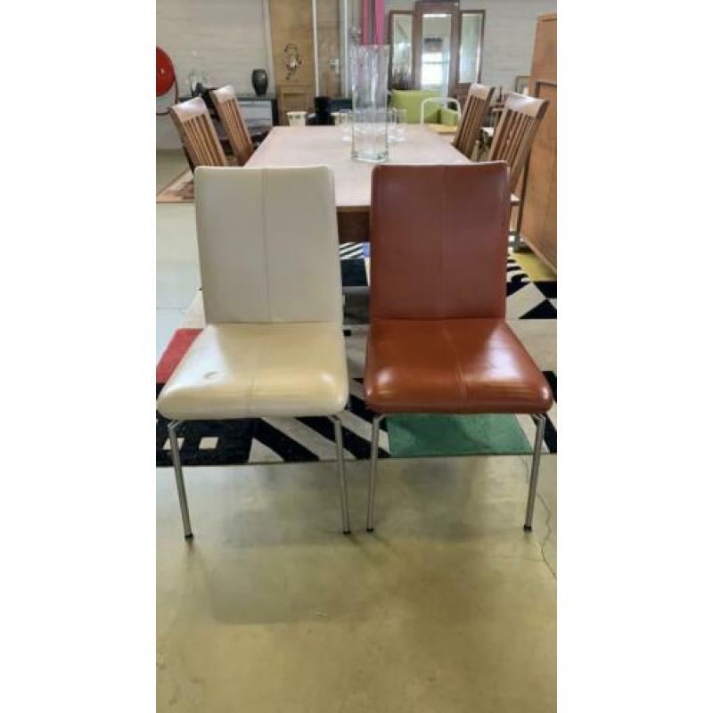 Bert Plantagie: twee eetkamerstoelen, leder
