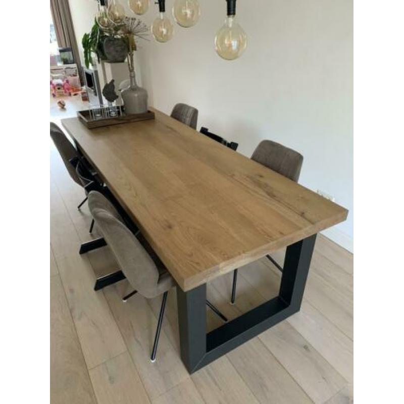 Eetkamertafel eiken 240cm bijna nieuw