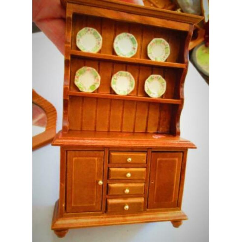 Servieskast~Keukenkast~Schommelstoel~Kruk~Spiegel Miniatuur