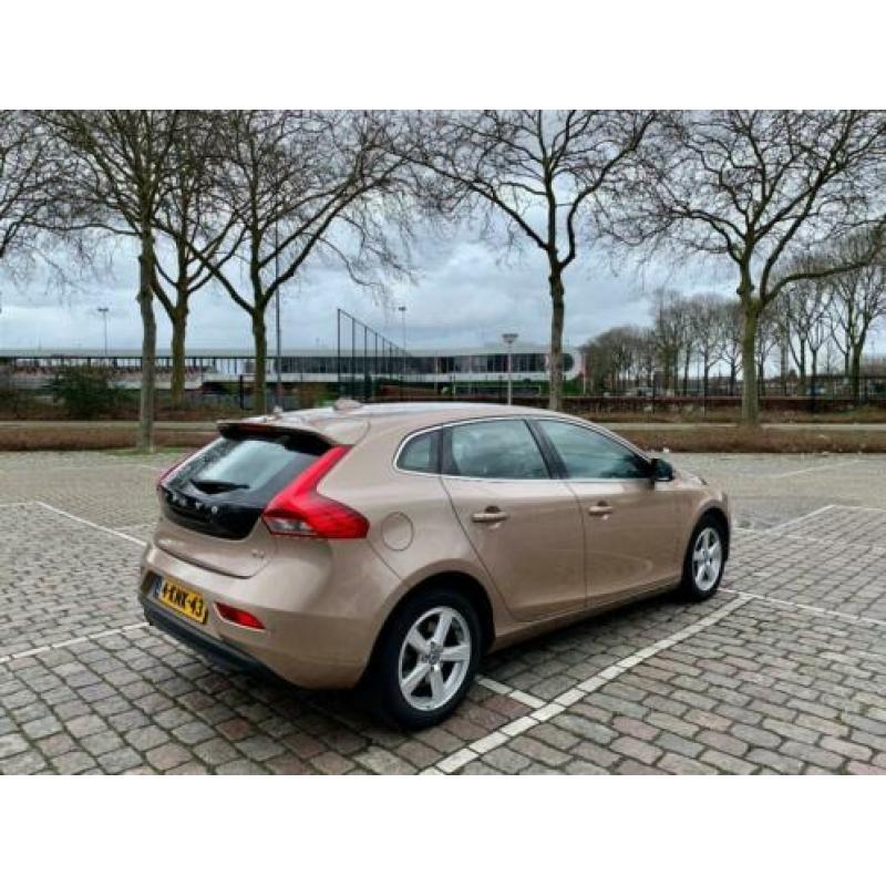 Volvo v40 t4 summum - 180pk - winter + business + light pack