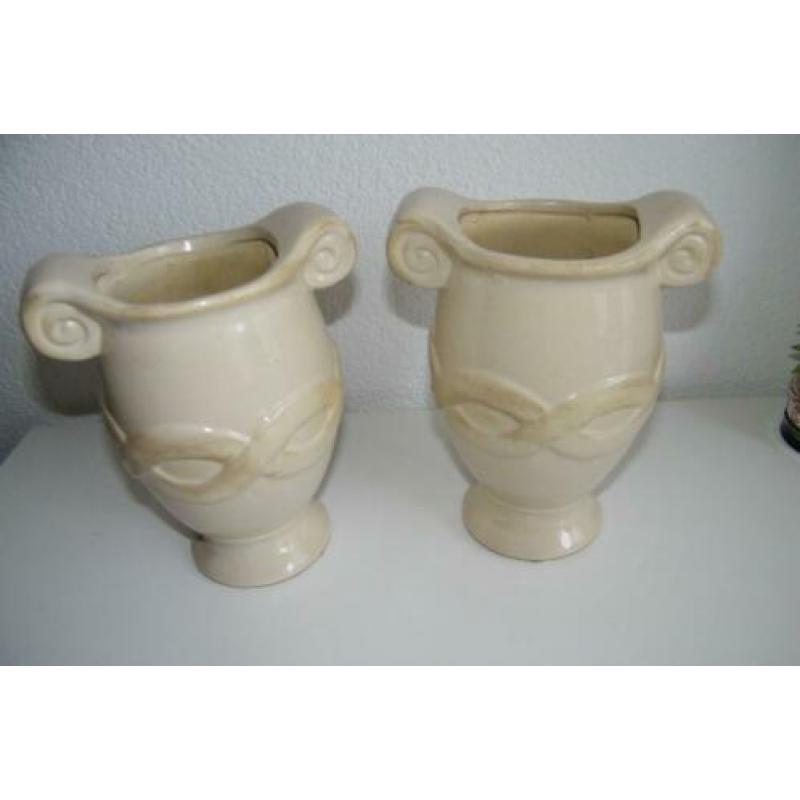2 Crèmekleurige Keulse Bloempotten Aardewerk 19 cm