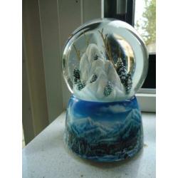 Snowglobe muziekdoosje Luville winter schudbol sneeuwbol