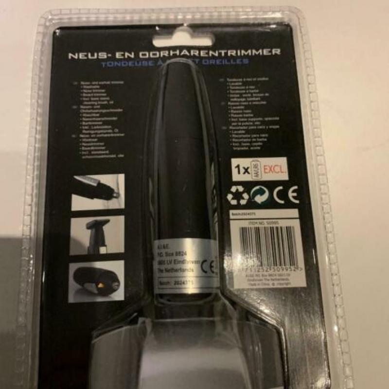 Nieuwe ongebruikte neus en oortrimmer vijfdelige set.