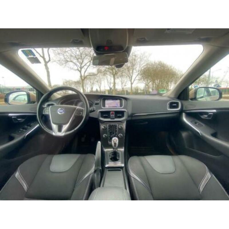 Volvo v40 t4 summum - 180pk - winter + business + light pack