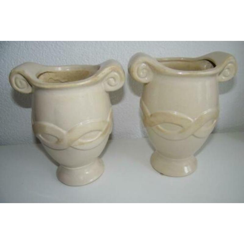 2 Crèmekleurige Keulse Bloempotten Aardewerk 19 cm
