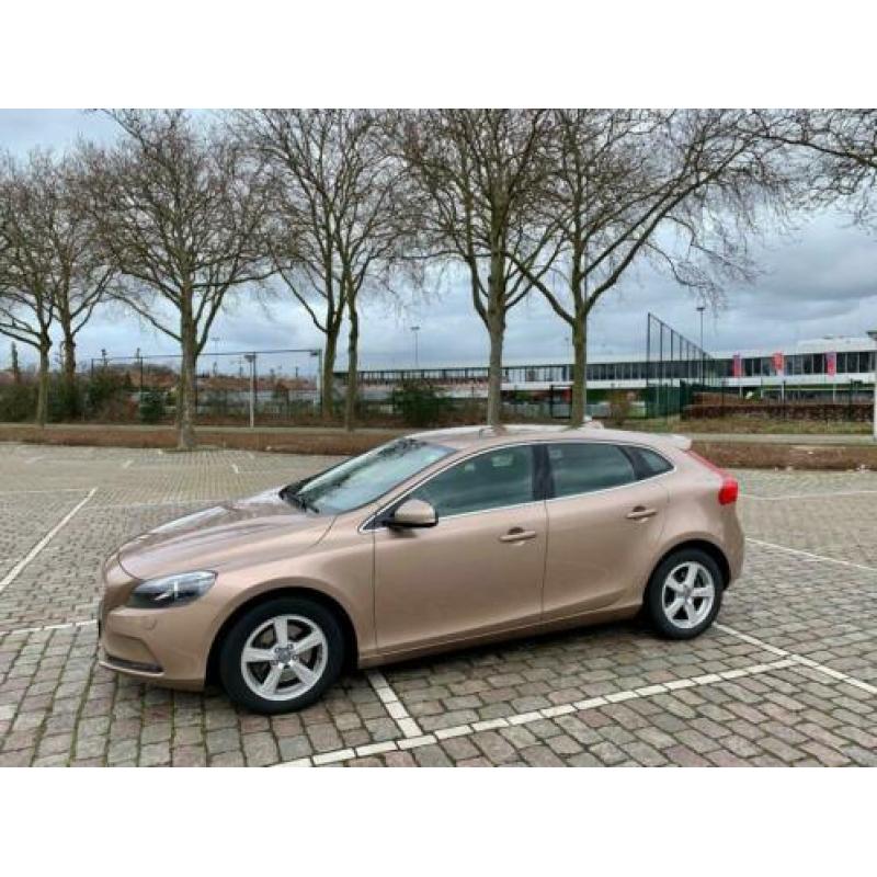 Volvo v40 t4 summum - 180pk - winter + business + light pack