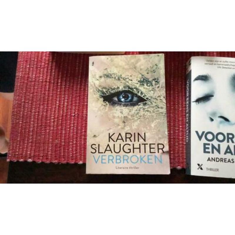 Doos vol thrillers. 16 spanende boeken.