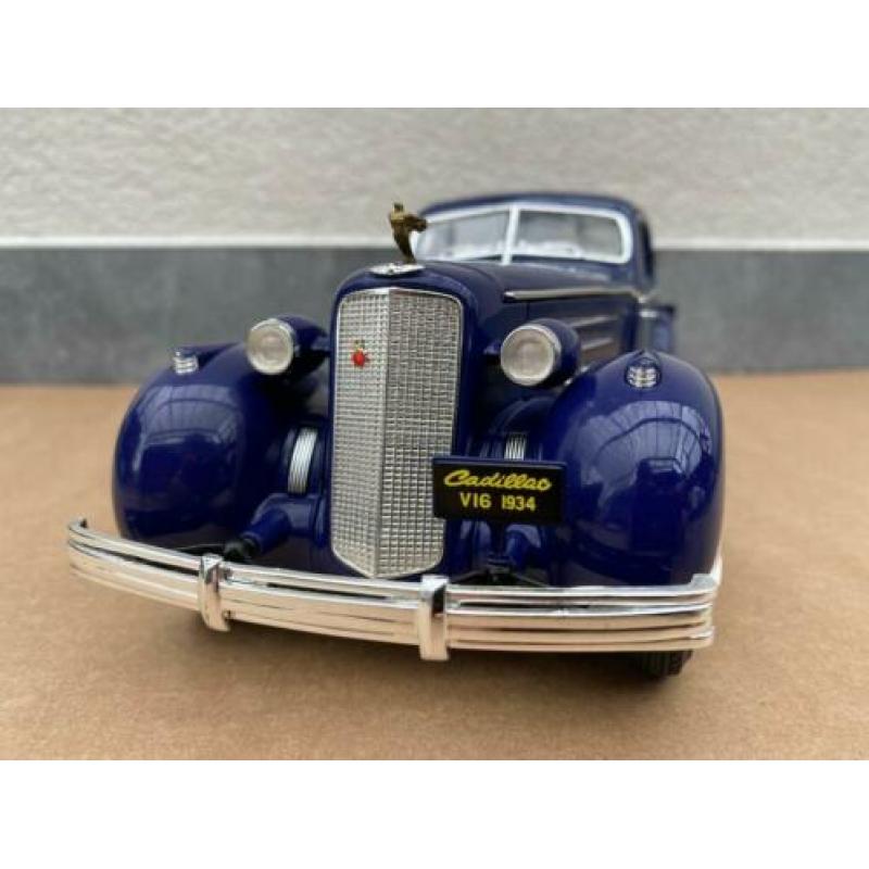 1:18 - Cadillac V-16 Aerocoupe