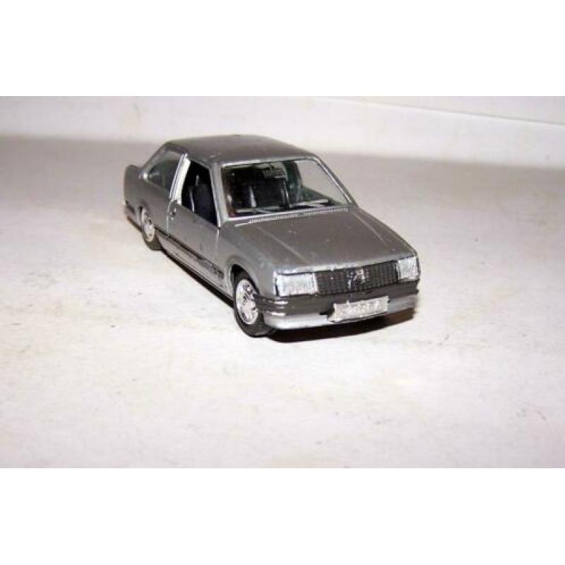 Vintage Gama Opel Corsa model. 1:43. Igs.