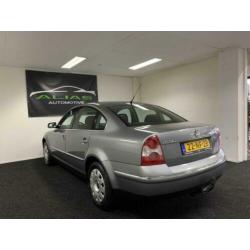 Volkswagen Passat 2.0-20V Arctic 2003 Grijs AIRCO / APK 2020