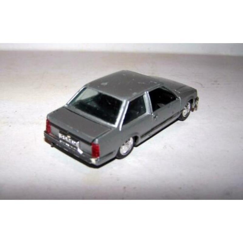 Vintage Gama Opel Corsa model. 1:43. Igs.