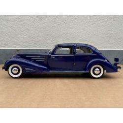 1:18 - Cadillac V-16 Aerocoupe