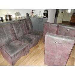 tafel met stoelen