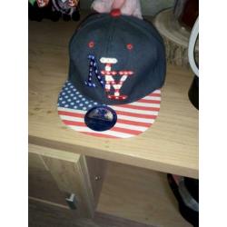 Pet diverse petten new york etc. 2.50 Per stuk of leuk bod v