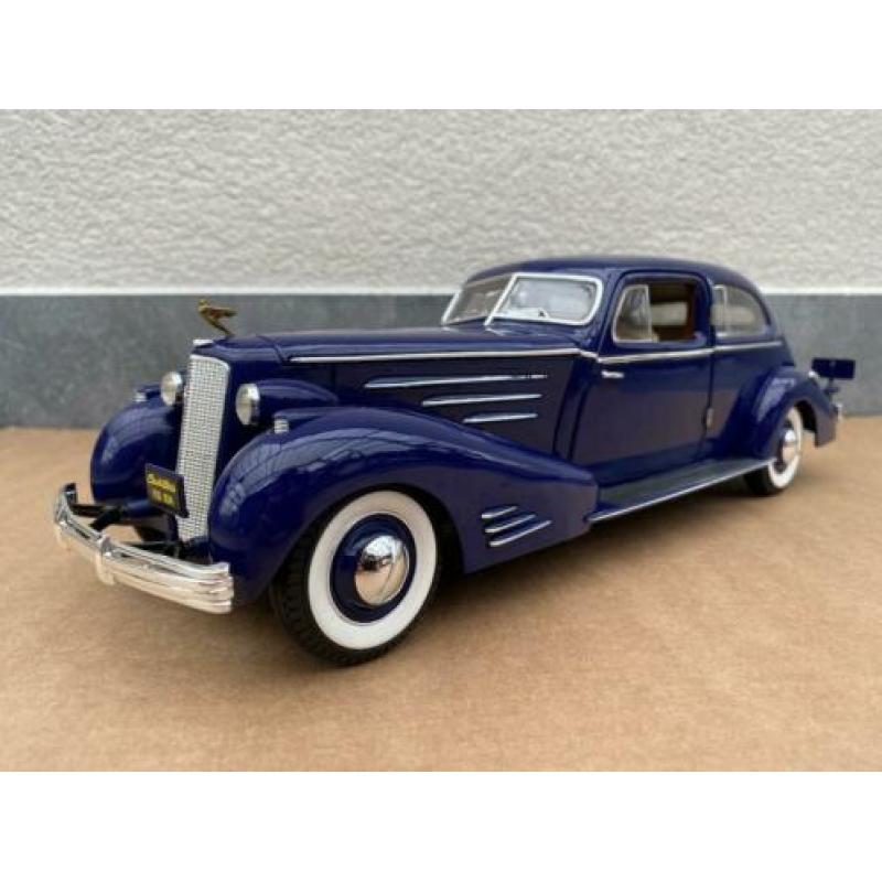 1:18 - Cadillac V-16 Aerocoupe
