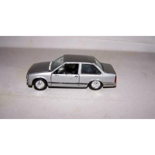 Vintage Gama Opel Corsa model. 1:43. Igs.