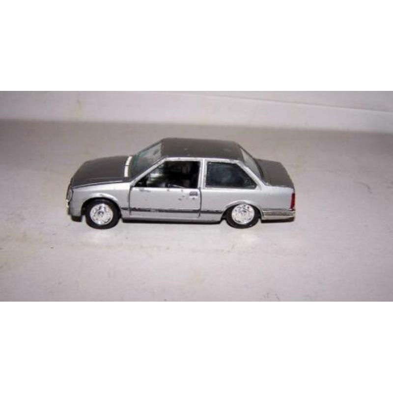 Vintage Gama Opel Corsa model. 1:43. Igs.