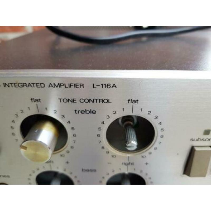 Luxman L-116 A (knoppen en schroeven kap missen)
