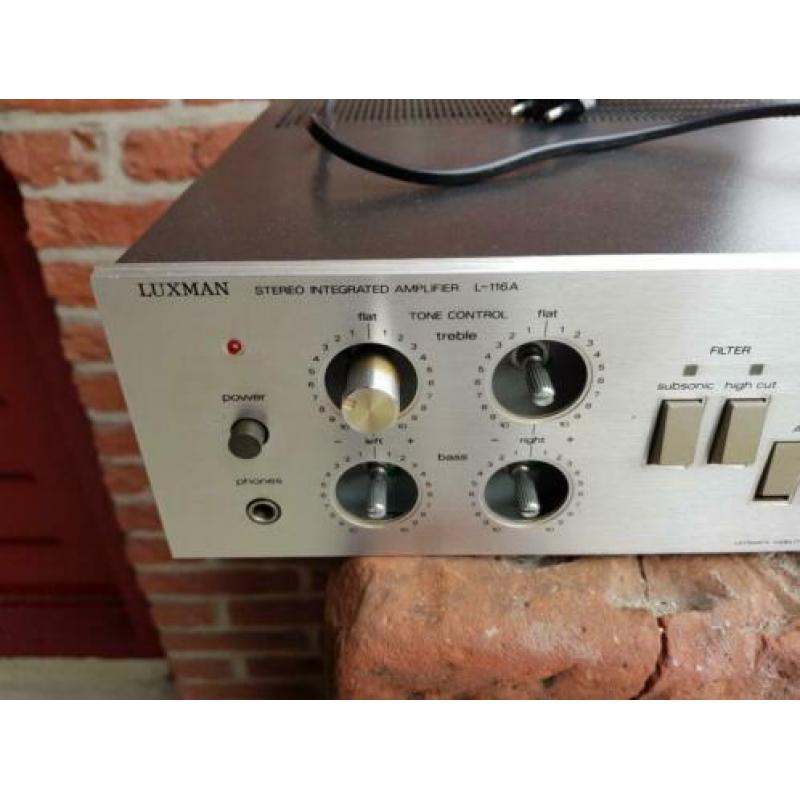 Luxman L-116 A (knoppen en schroeven kap missen)