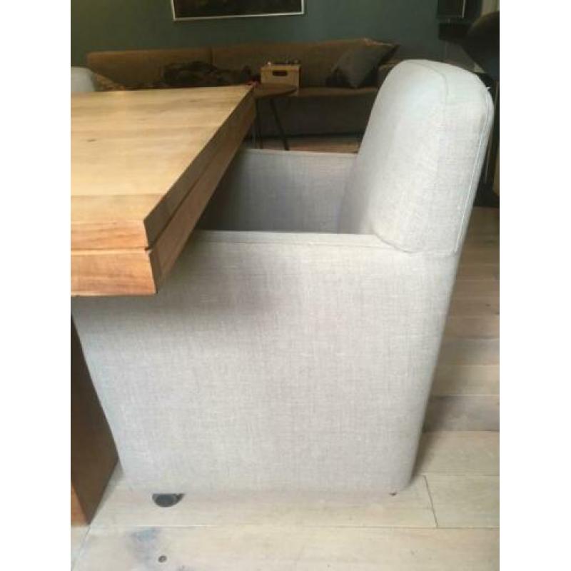 Nu ophalen: 4 luxe beige eetkamer fauteuils op wieltjes