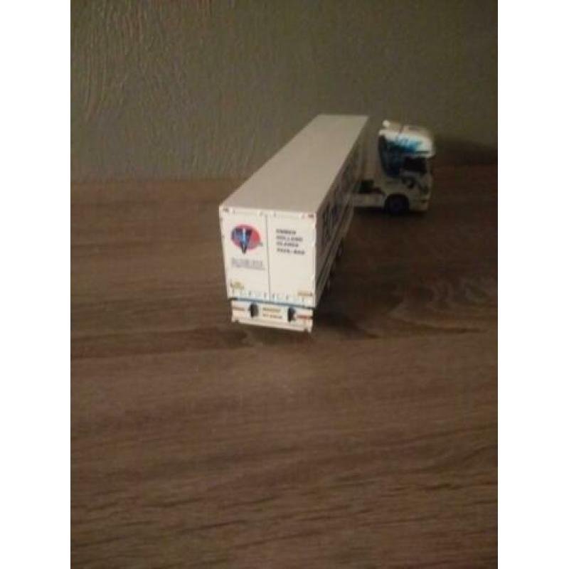 Ik hep een SCANIA van LION CAR 1:50