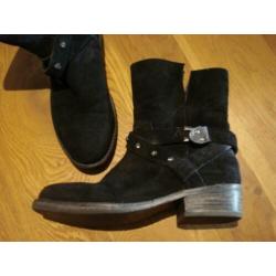 Bijna nieuwe suede laarsjes v. F+ maat 38