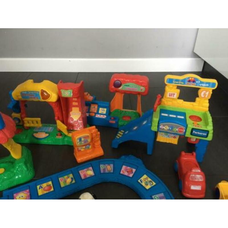 Vtech Smartville treinstation met veel dieren en accessoires