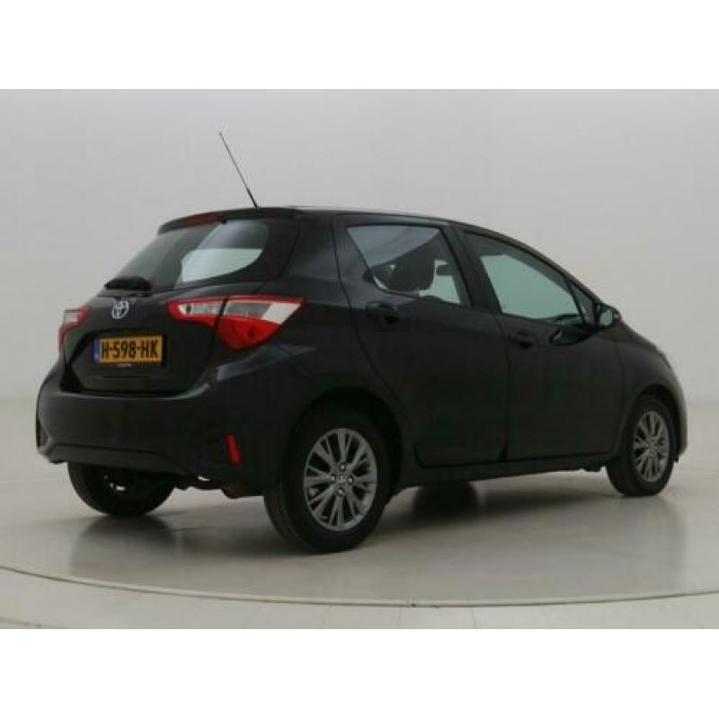 Toyota Yaris 1.5 Hybrid Design | Pre crash safety system | L