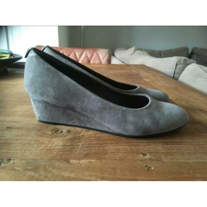 Grijze pumps maat 36