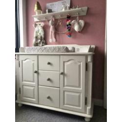 Massief Houten Brocante Commode met plankje