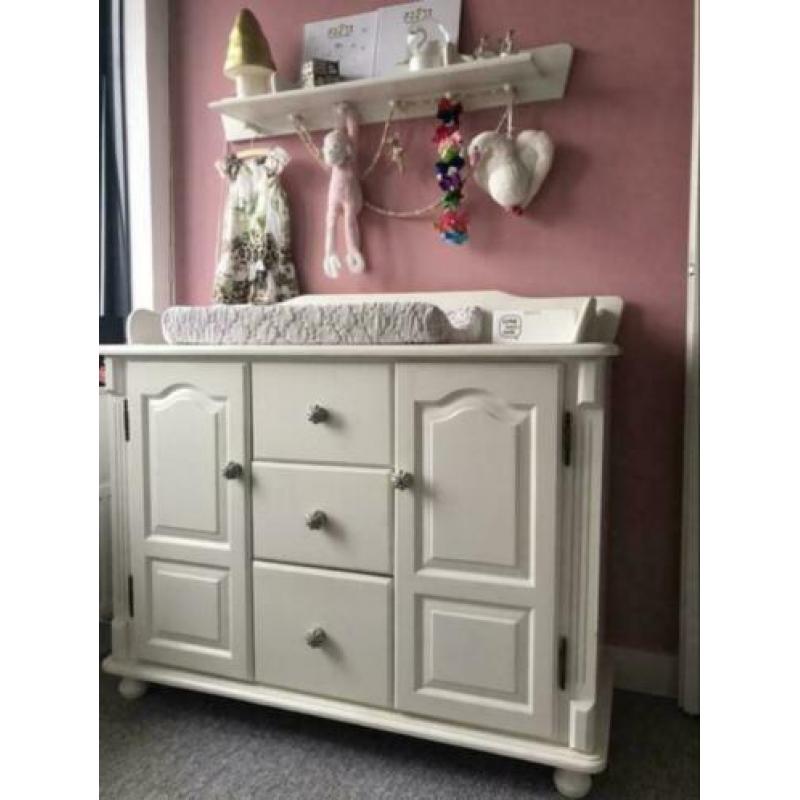 Massief Houten Brocante Commode met plankje