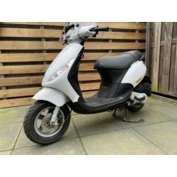 Piaggio Zip Snor nieuwstaat!