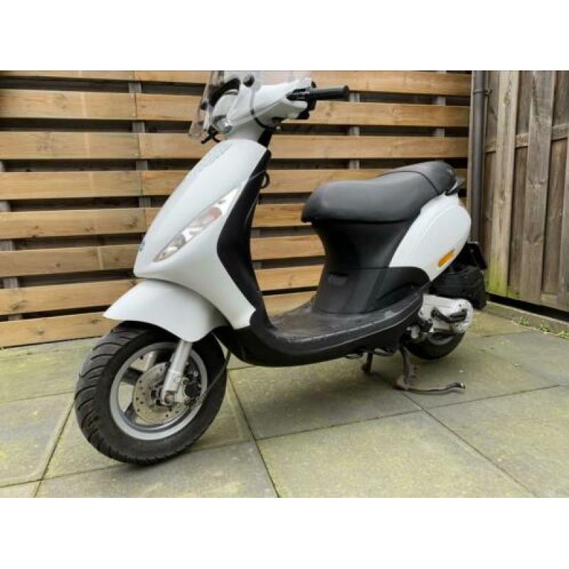 Piaggio Zip Snor nieuwstaat!