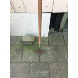 Te koop schoffel.