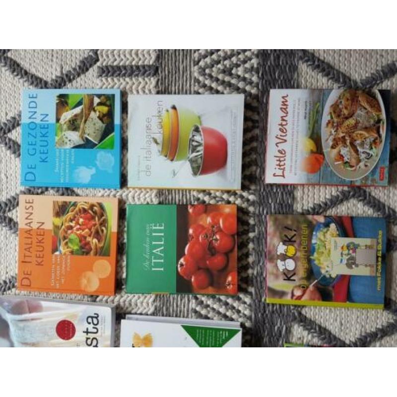 Diverse kookboeken, o.a. Italiaans, tapas, vietnamees