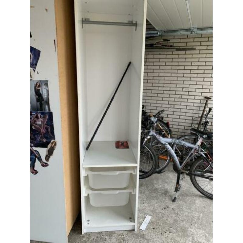 Gratis, twee kasten, een ledikantje en een kastje