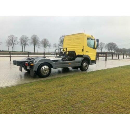 Kuipdieplader machinetransporter met Mercedes atego trekker