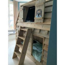 Steigerhout stapelbed huisje