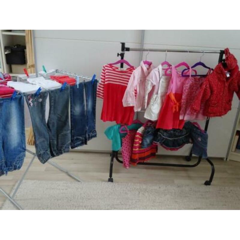 Mooi kledingpakket voor een meisje maat 86