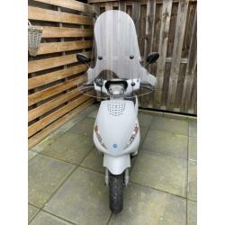 Piaggio Zip Snor nieuwstaat!