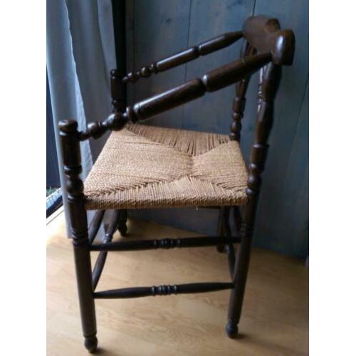 Antieke stoel met sisal zitting