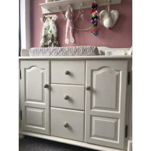 Massief Houten Brocante Commode met plankje