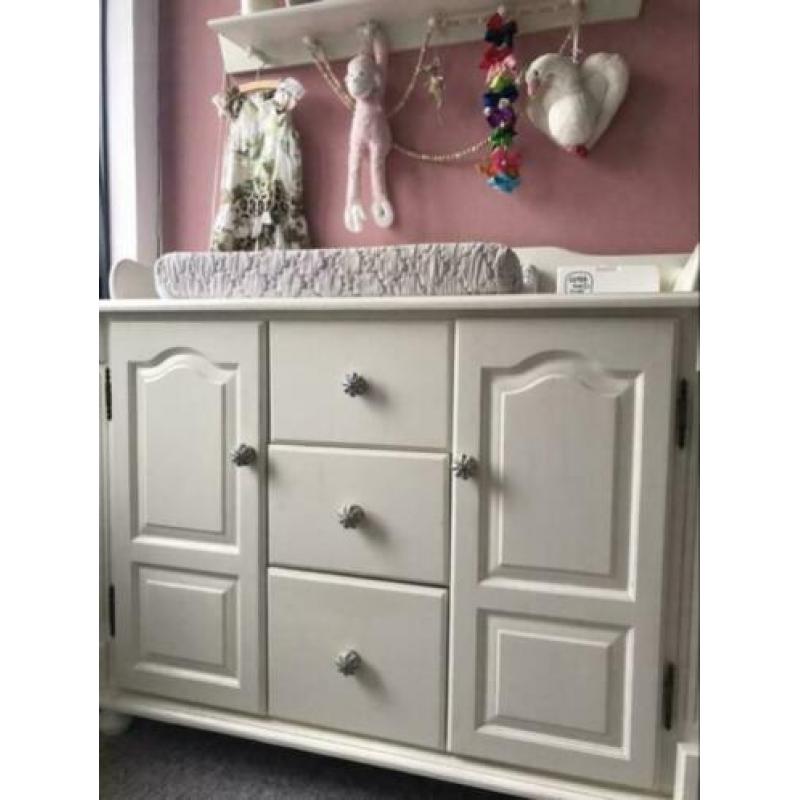 Massief Houten Brocante Commode met plankje